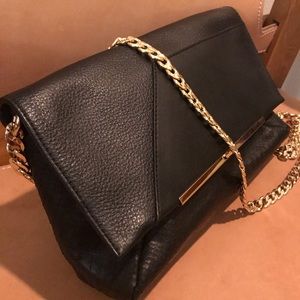Pour la Victoire black shoulder bag, chain strap